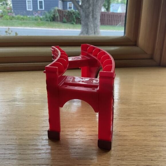 Thomas & Friends Red Brick Curved Tunnel Bridge - Picture 2 of 6